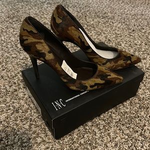 Women’s camouflage pumps new with box